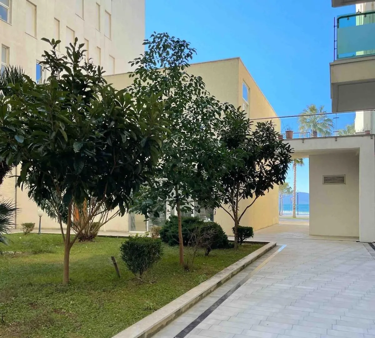 Lovely Beach Apartment 1 Min Away From The Beach Avlonya 0*,